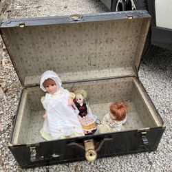 Old Trunk With Dolls 