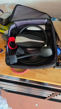 Tesla Model Custom Carpet, Accessories and Mobile Charger