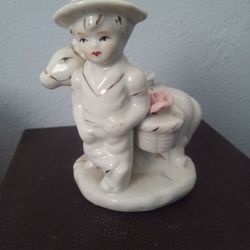 Figurines/Nick Knacks