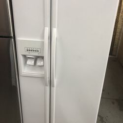 33” Wide Side By Side Refrigerator 