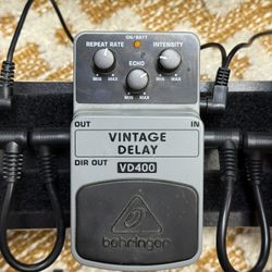 behringer vintage delay pedal