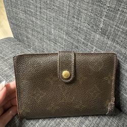 Authentic Louis Vuitton Kiss Lock Wallet 