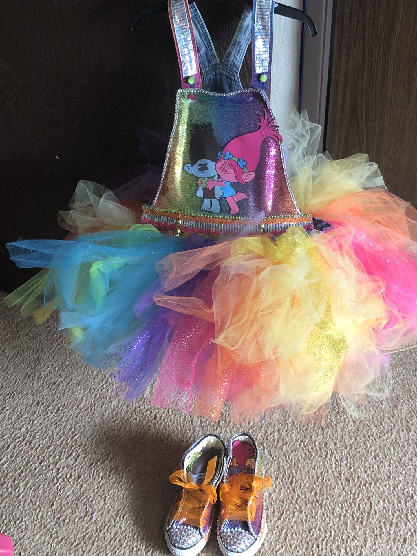 Girl’s overall Trolls tutu outfit