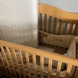 Crib/mattress/dresser