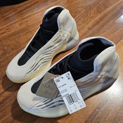 Adidas Yeezy QNTM Basketball Shoes – New with Tags – Size US 9.5 