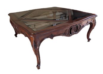 Very Nice Wood and Glass Engraved Coffee Table In Excellent Condition