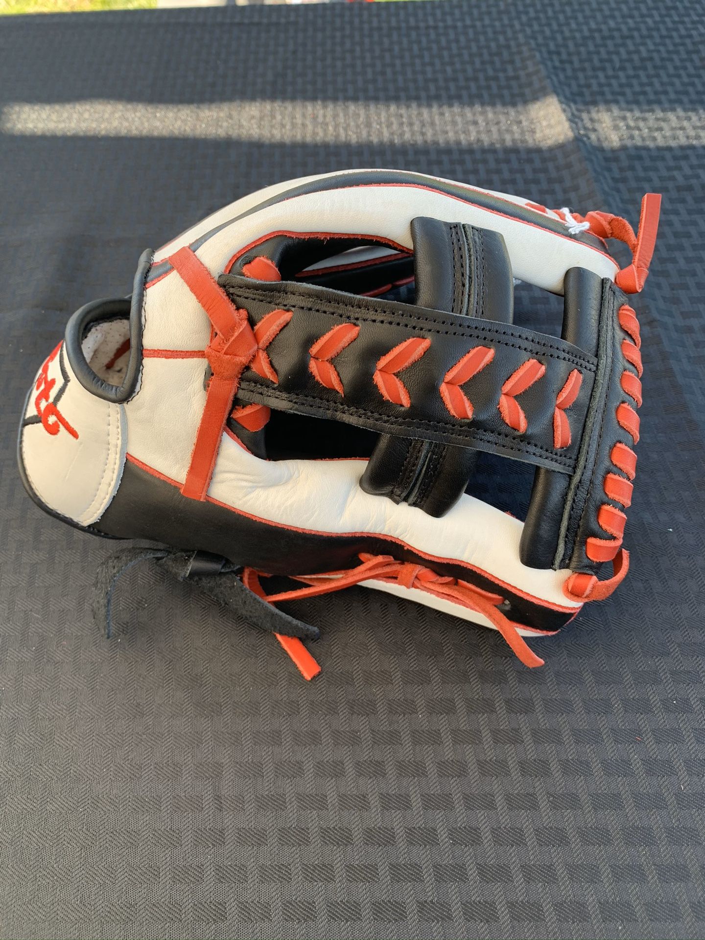 Soto custom glove