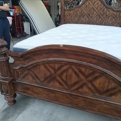 Cama Queen Exelentes Condiciones De Madera Pesada 