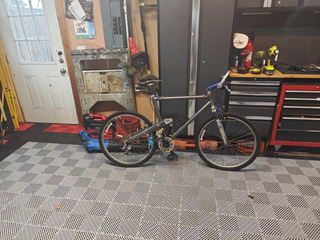 Trek 9200 Mountain Bike 