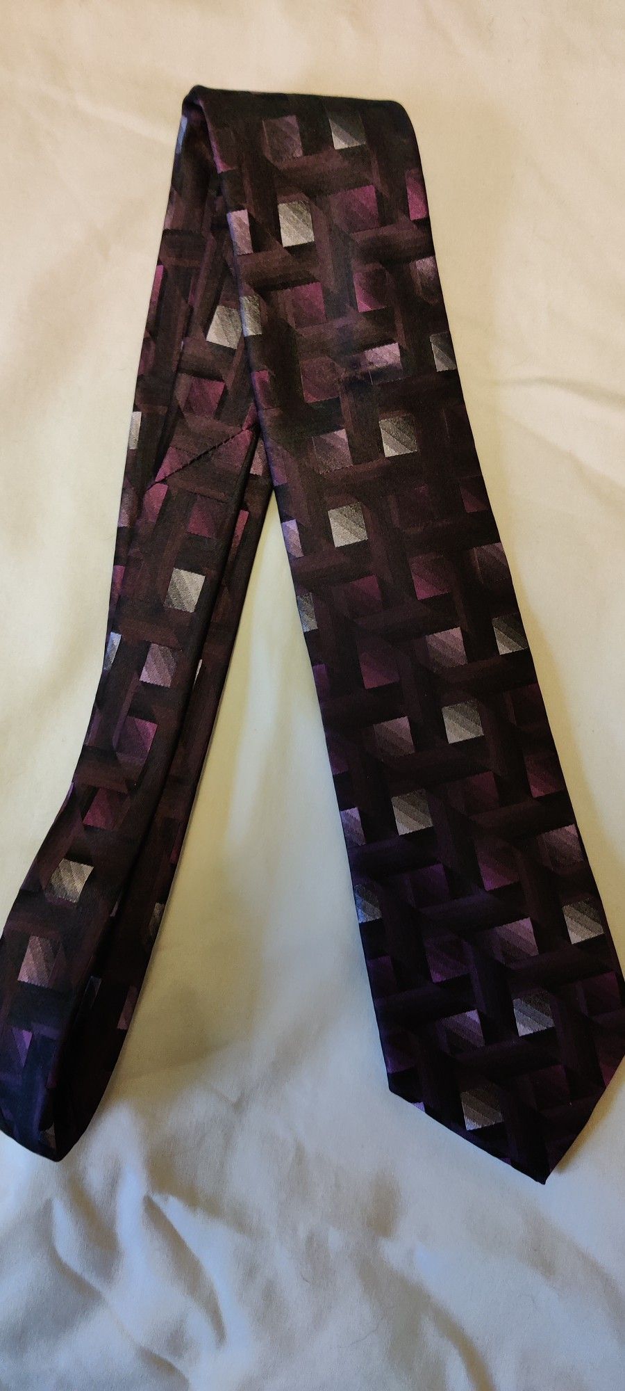 Like New Men's Arrow Tie