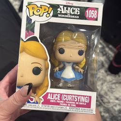 Funko Pop Alice In Wonderland Curtsying