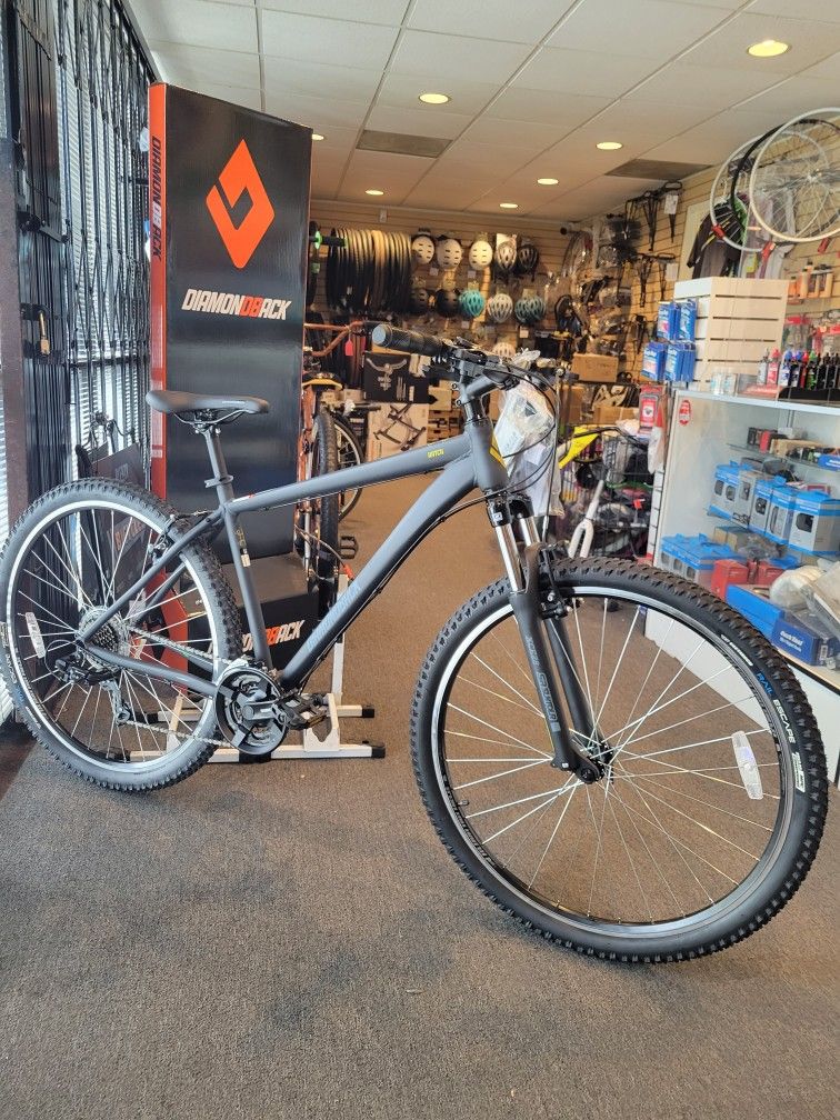 NEW LARGE DIAMONDBACK HATCH 1 29er MATTE BLACK 22 SPEED FRONT SUSPENSION HARD TAIL MTB MTN MOUNTAIN BIKE
