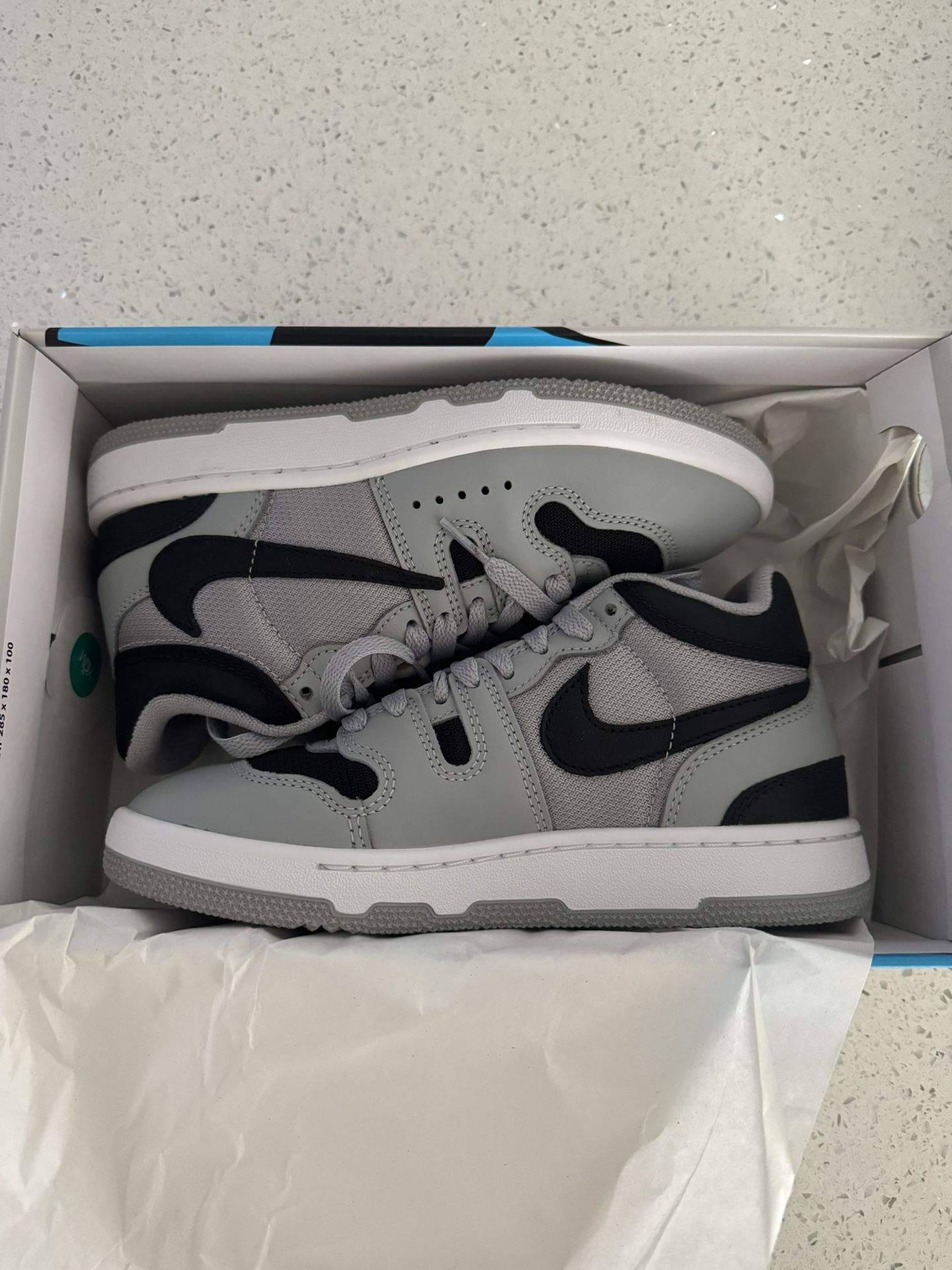BNIB Travis Scott Attack Size 4M / 5.5 W