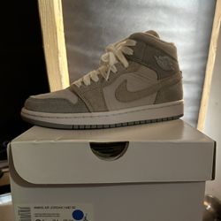 Jordan 1 Mid Women