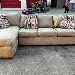 Light Olive Green Sectional*FREE DELIVERY 🚚 
