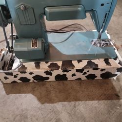 Sewmor Sewing Machine. 100 OBO