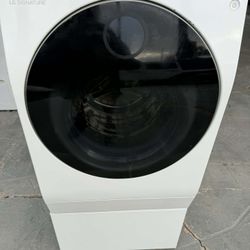 LG ALL IN ONE WASHER AND DRYER COMBO VENTLESS 