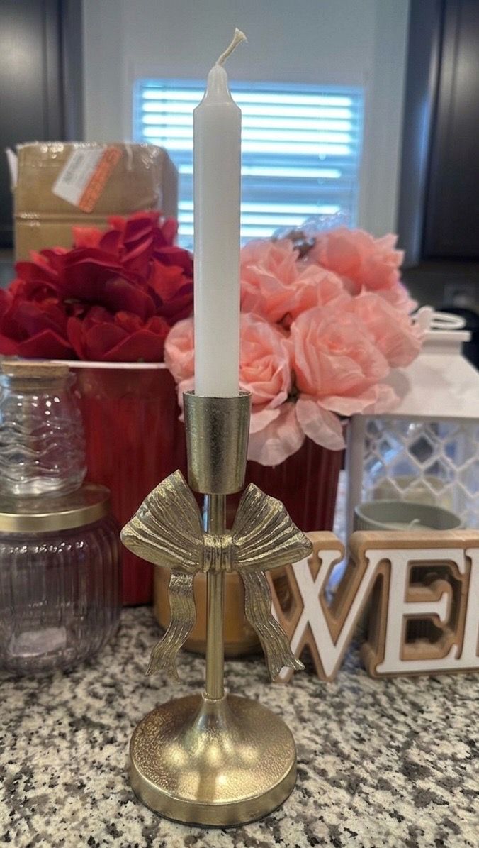 Gold bow candle holder