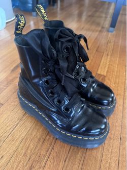Dr Martens platform boots size 7