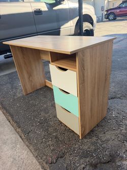 Desk with 3 Drawers