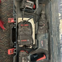 Bosh Drill. Good Batteries 