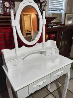 VINTAGE VANITY & MIRROR