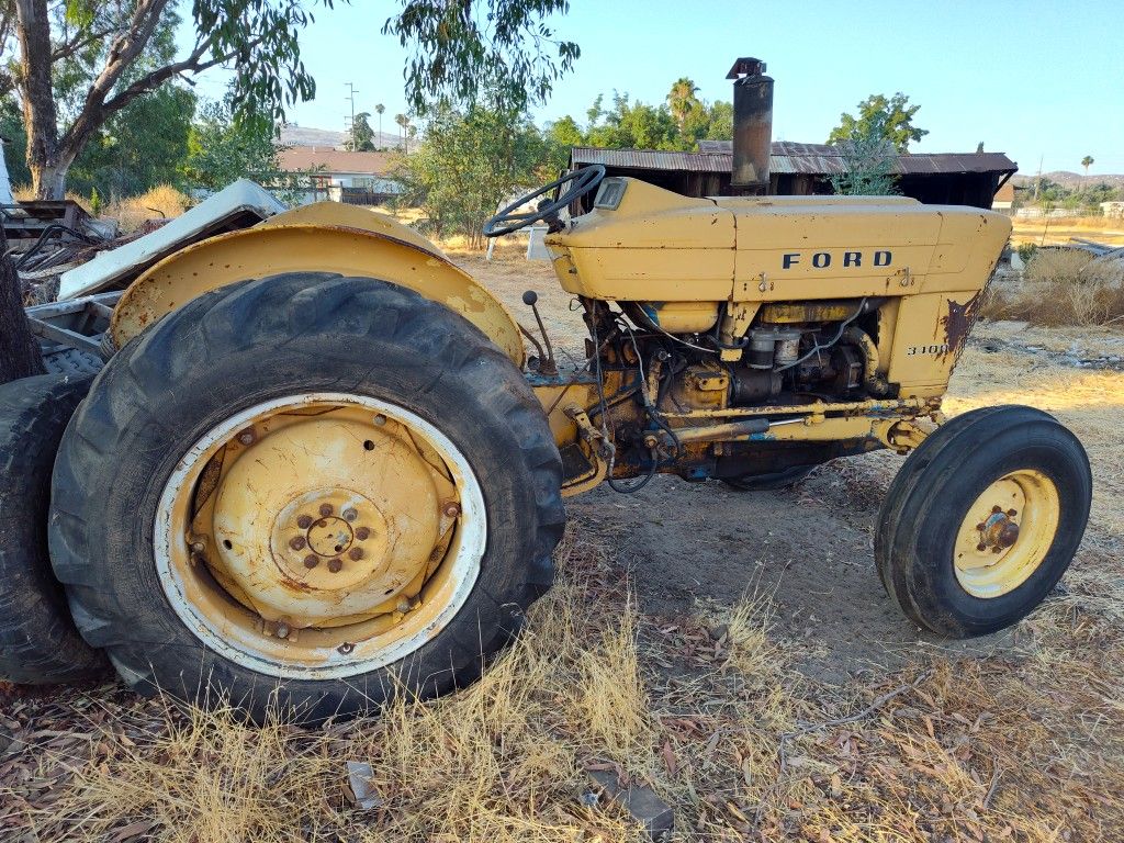 Ford 3400 Diesel Farm Tractor