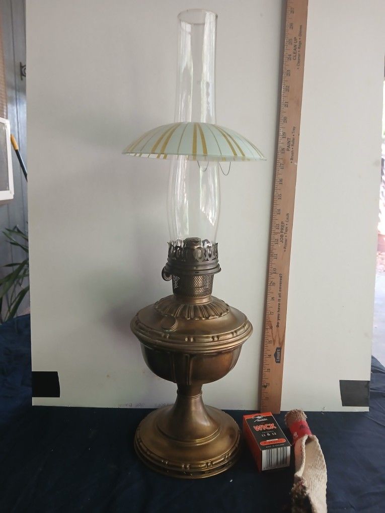 1917 Original Aladdin Lamp With Chimney