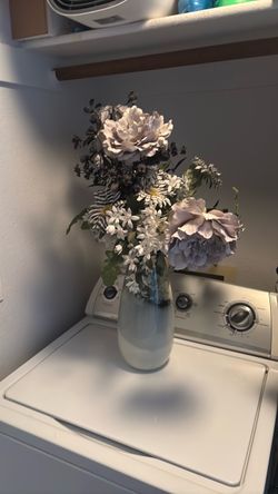 Decorative flower arrangement