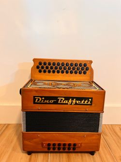 Rustico Acordeon, Mini Compacto. Tono de MI. 34 Botones.