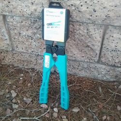 SharkBite PEX Crimp Tool Kit Brand New