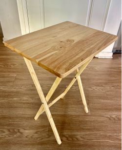 Folding tray table