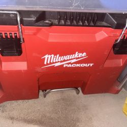 Milwaukee Pack out 