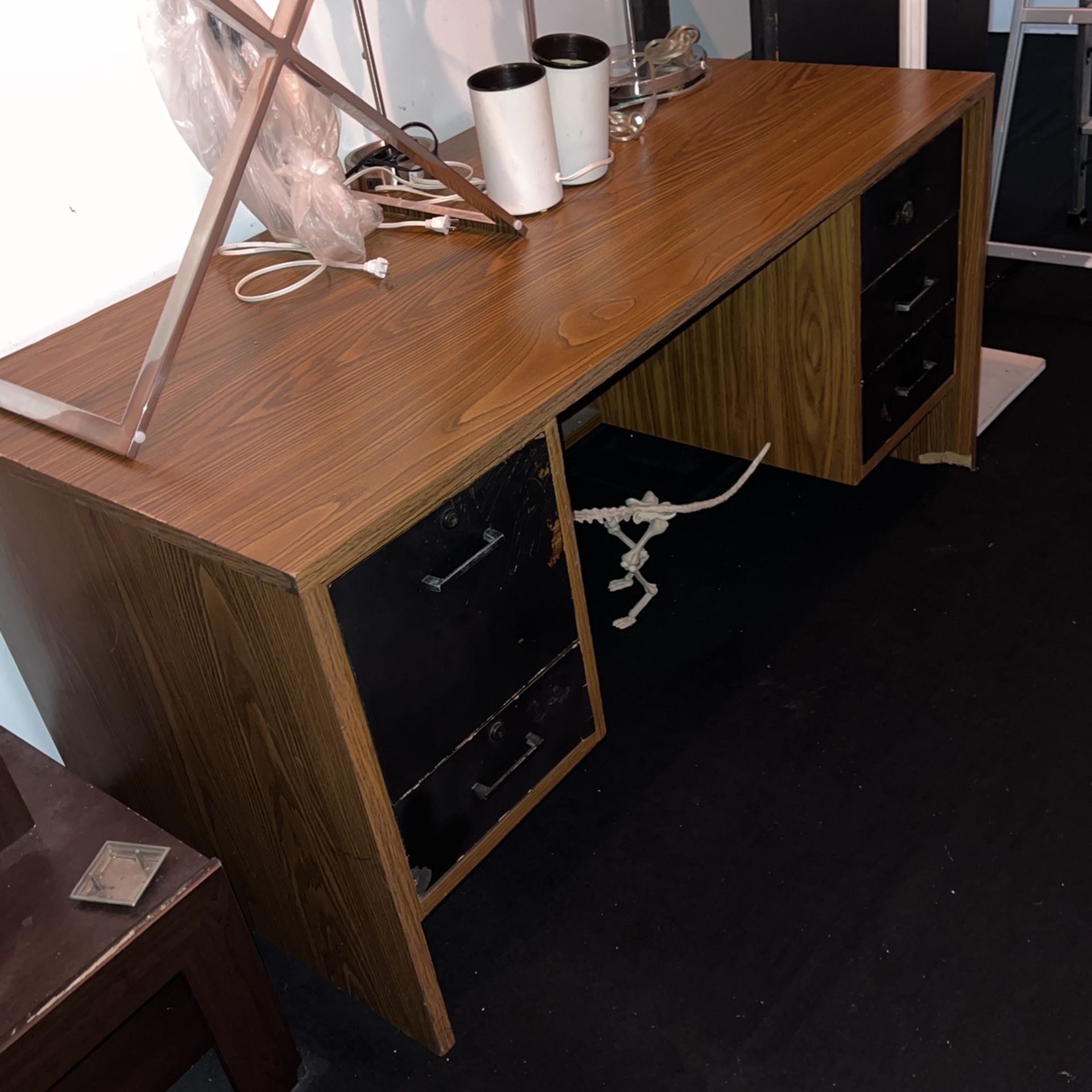 Free Desk Heavy Wood Down Town Miami Area 33128