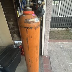 266 SCF helium tank with regulator and balloon filler