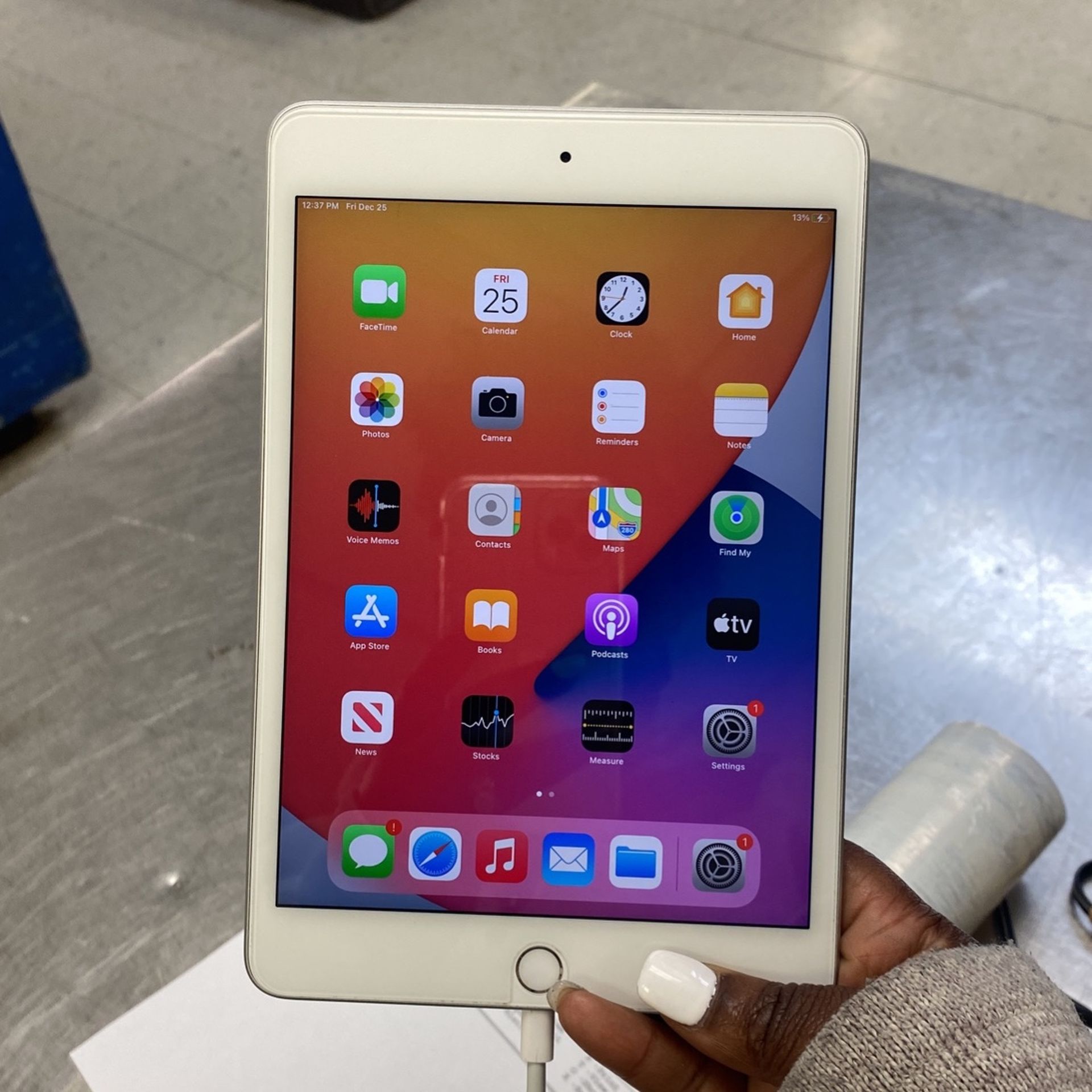 Apple Tablet Model /Muqw2lla /64gb / 5th Generation