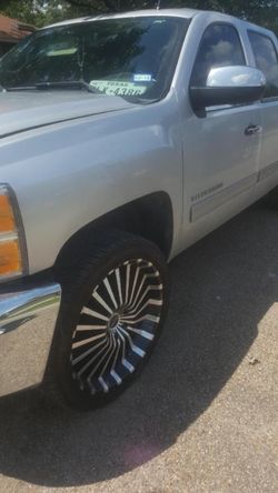 24s Rims 2 tires 70% and 2 tires 55% of life 700 obo.
