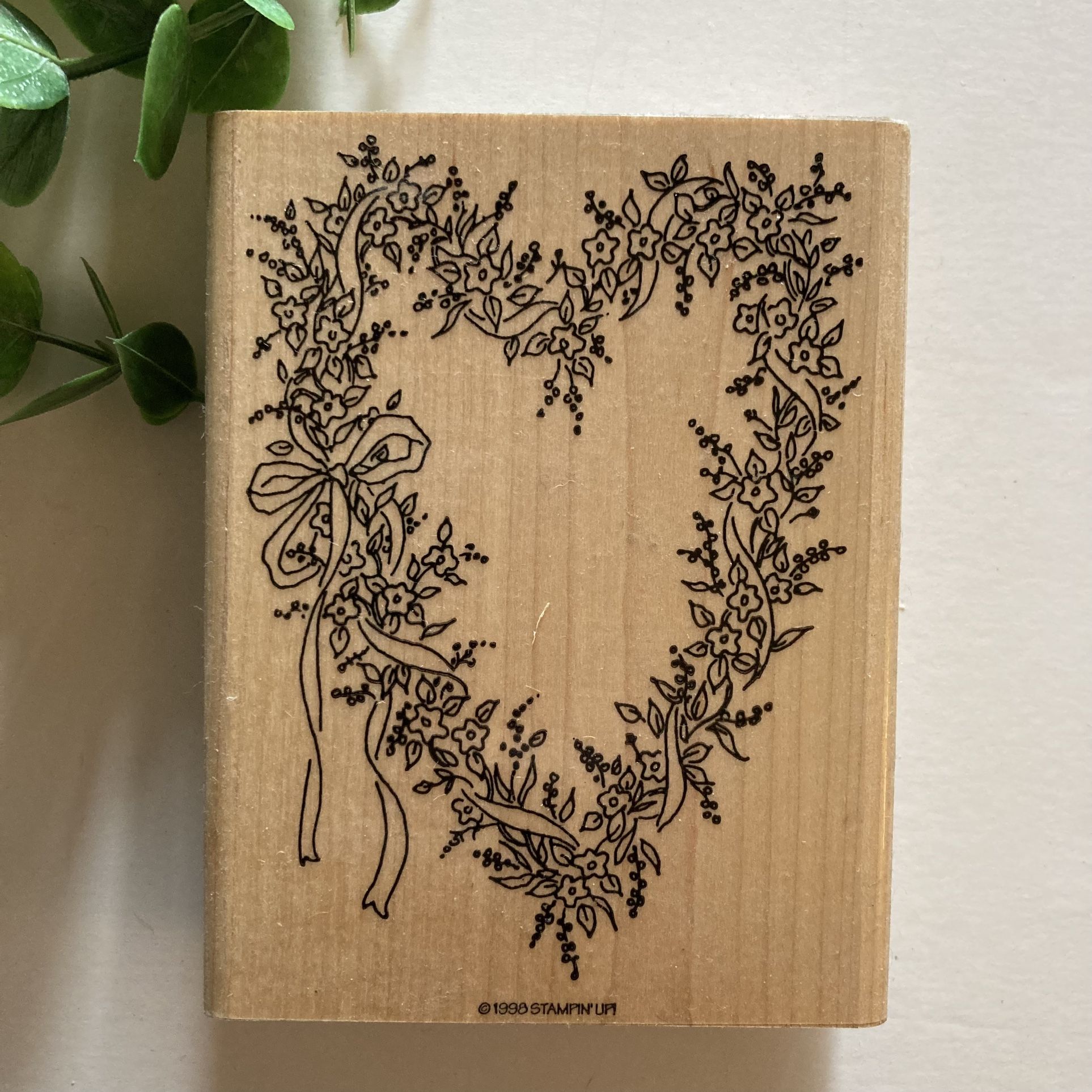 SU! Lg “Floral Wreath” Stamp 