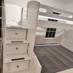 Bunk bed 