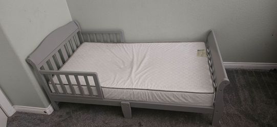 Toddler Bed w/ Waterproof Mattress