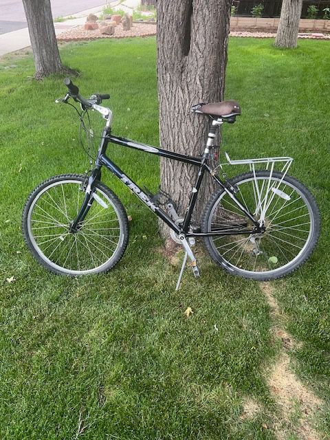 TREK Mountain Bike- Navigator 300. Nice Bike. Black. Rear Rack