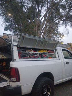 Camper shell