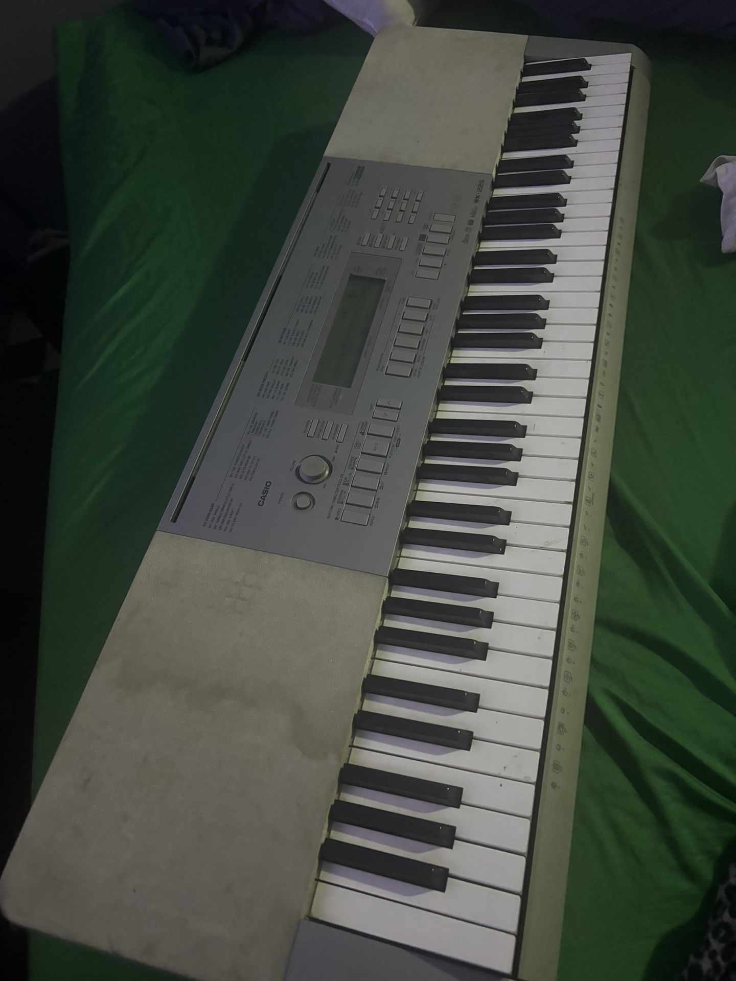 Wk-225 Casio Keyboard
