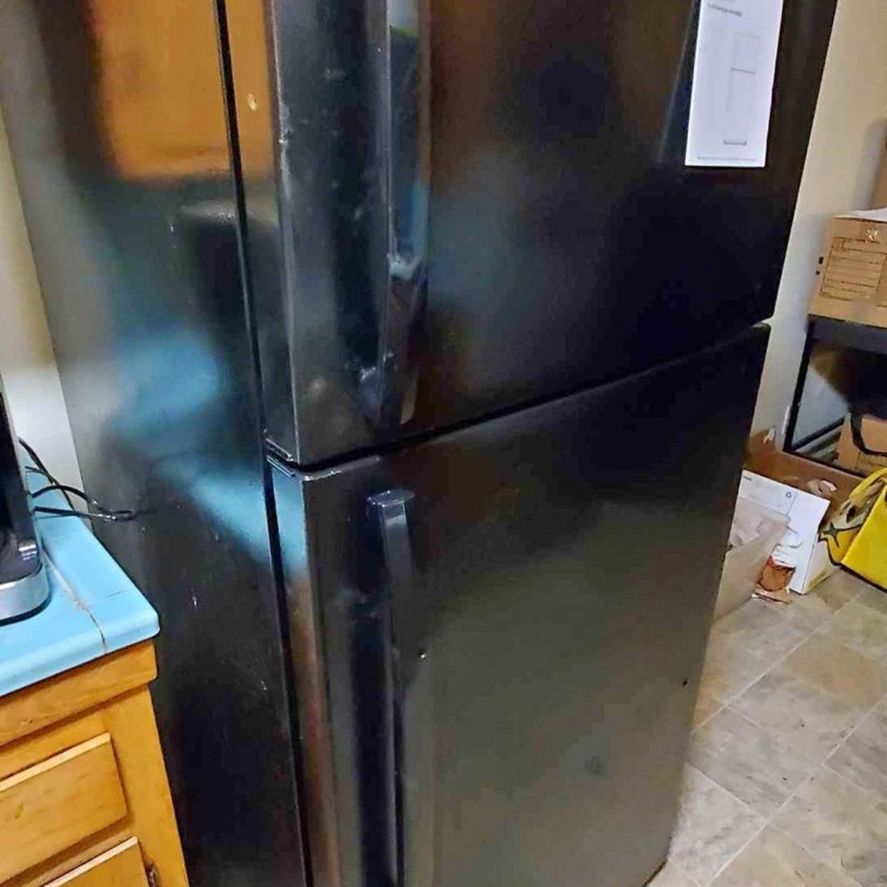 Insignia 18 Cu. Ft. Refrigerator