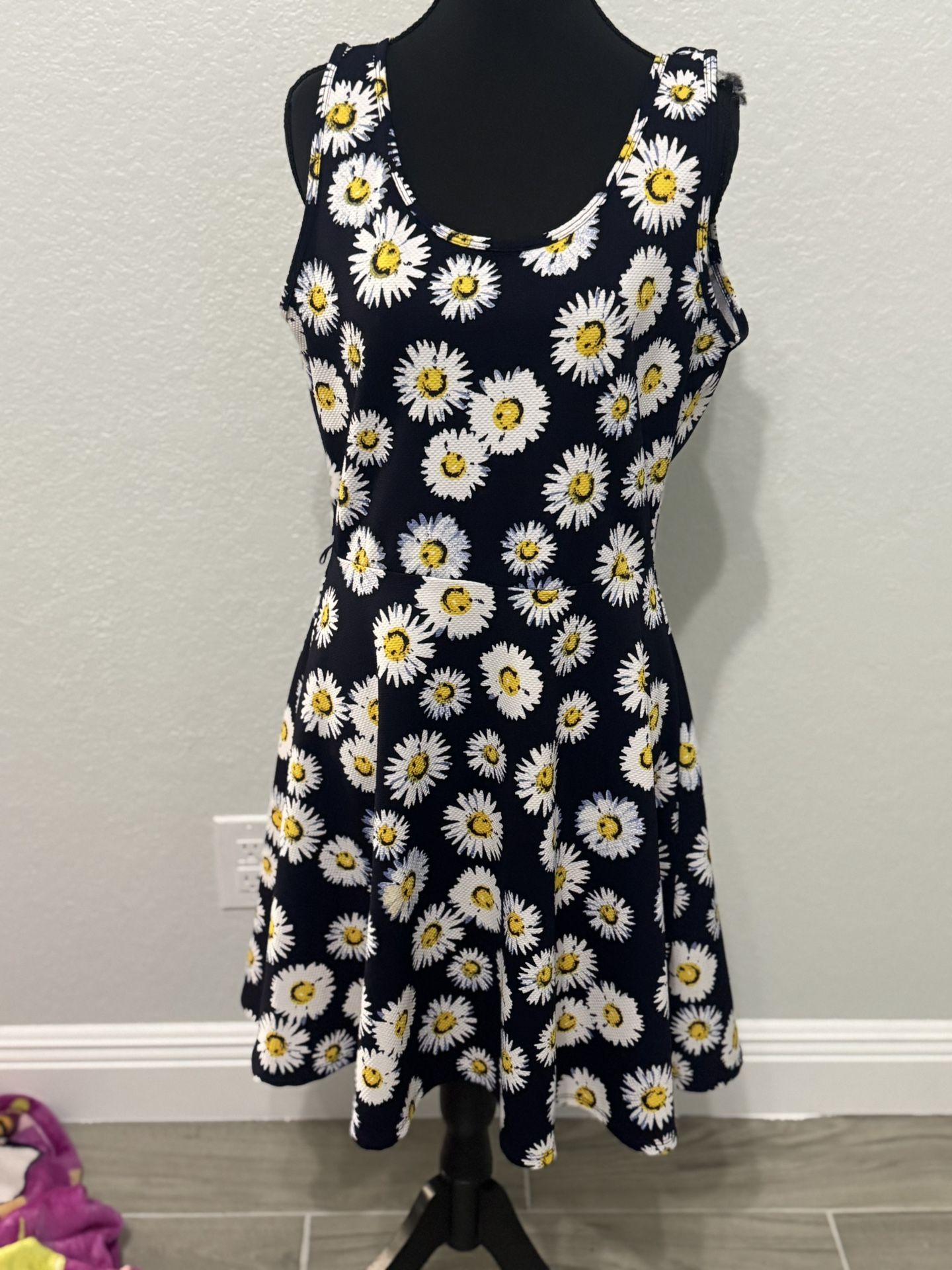 Daisy Black Dress L