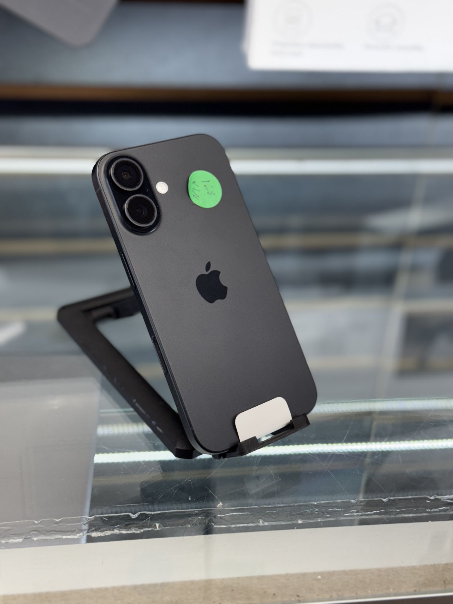 iPhone 16 (Factory Unlocked)