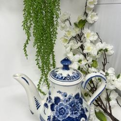 Delft Tea Pot – Blue & White Floral Design (8”)