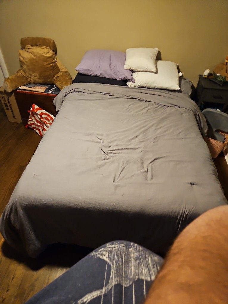 Full size bed