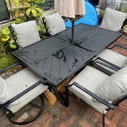 Outdoor Patio Table and Chairs
