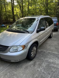 2004 Chrysler Town & Country LWB